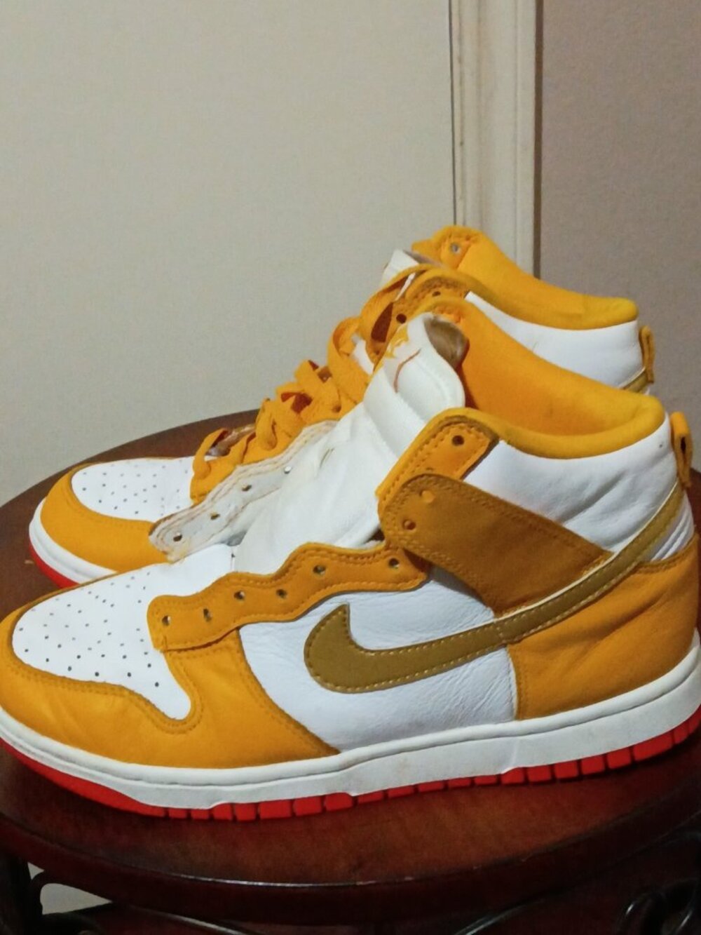 Nike Dunk High Women's Shoes University Gold Metallic Gold Size 7 DQ4691 700 - Picture 8 of 14